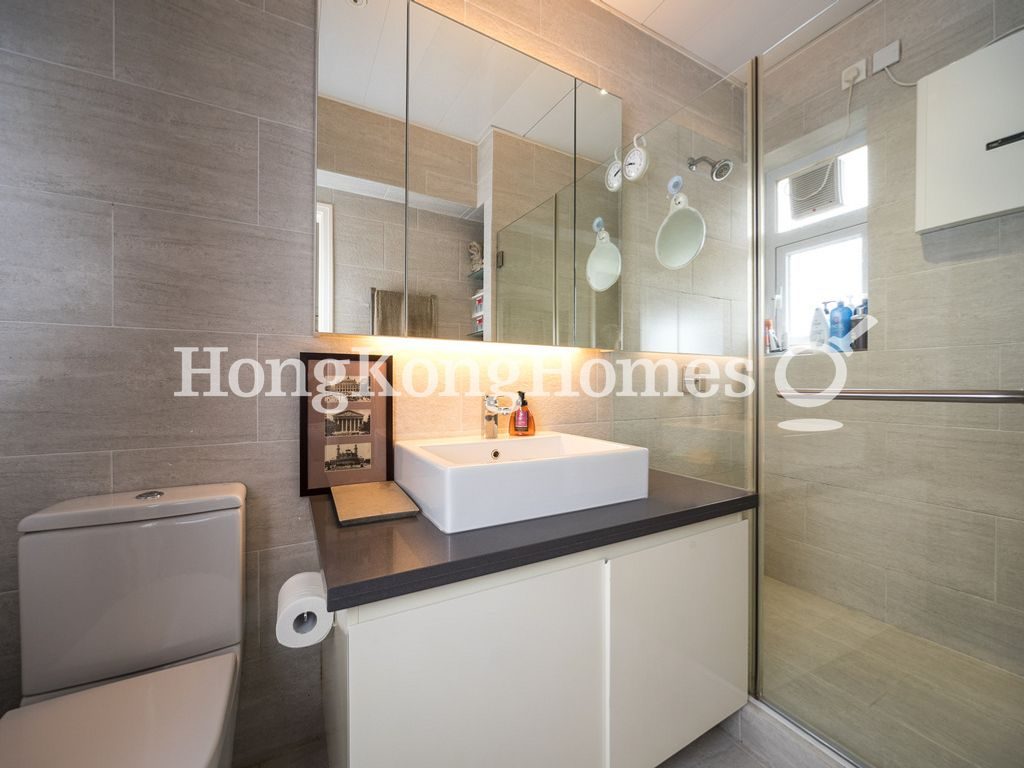Master Bathroom — Victoria Court, Causeway Bay