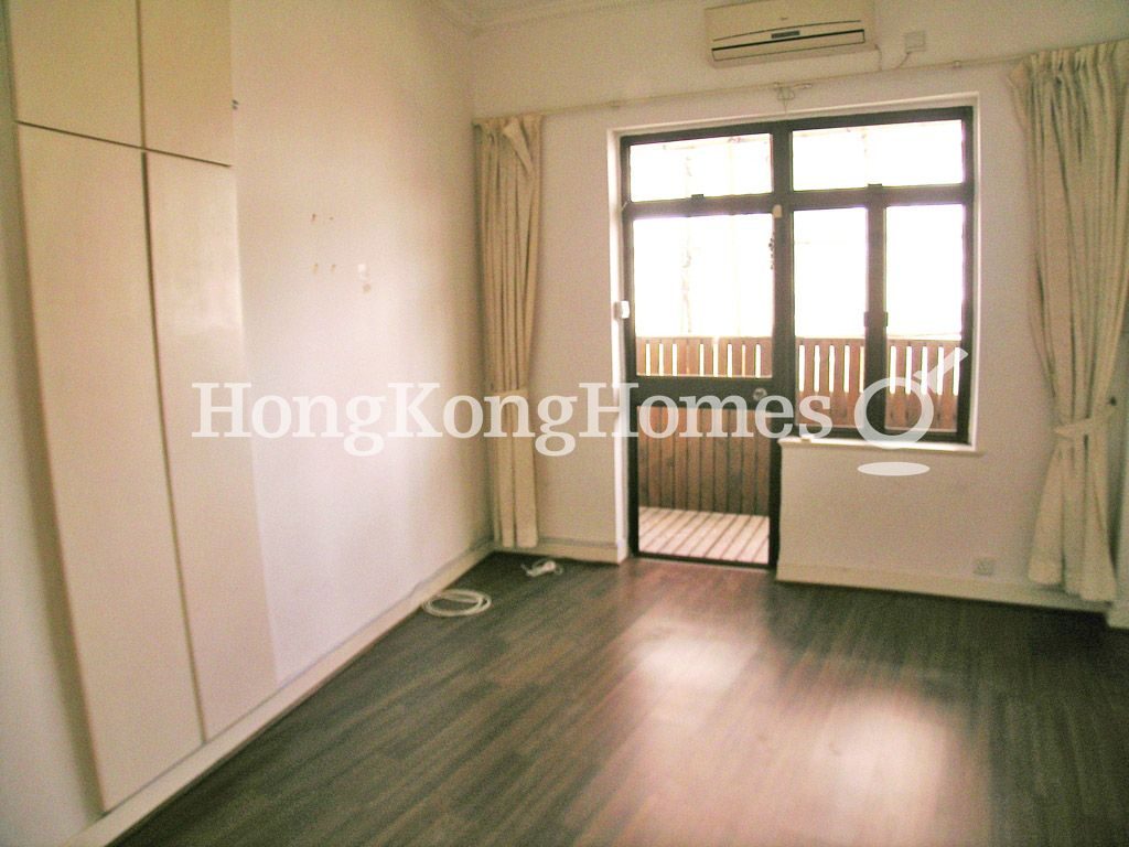 Built-in Wardrobe in Master Bedroom — Grandview Mansions, Tai Hang