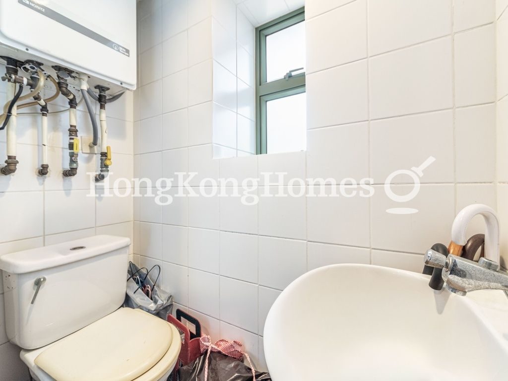 Maid's Washroom — Sky Horizon - Block 01, North Point Hill