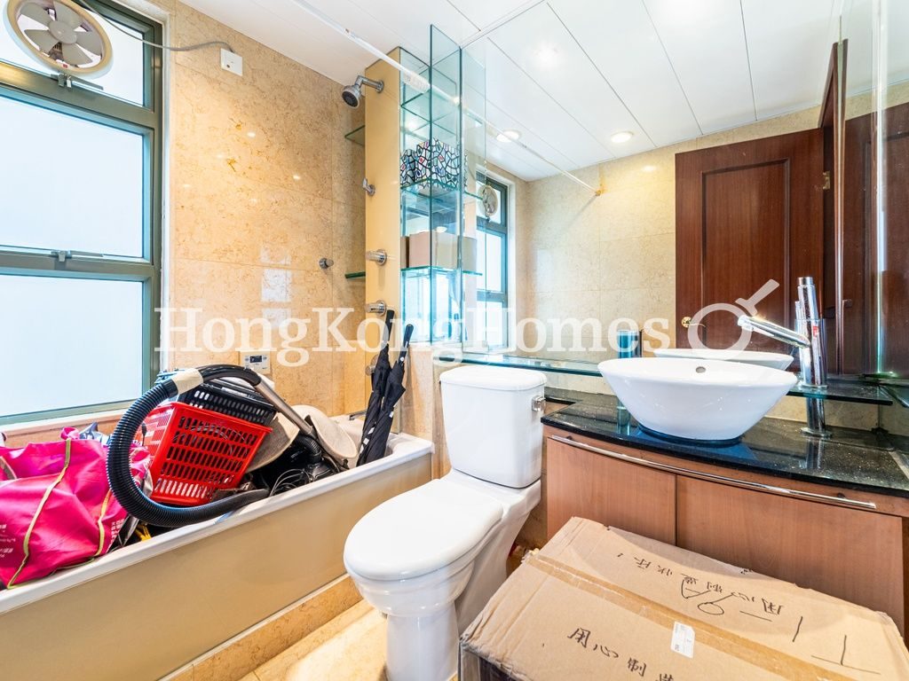 Master Bathroom — Sky Horizon - Block 01, North Point Hill