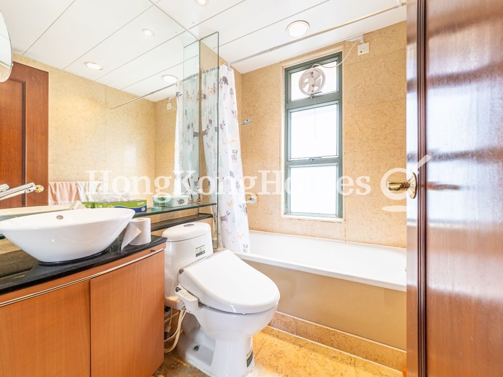Guest Bathroom — Sky Horizon - Block 01, North Point Hill