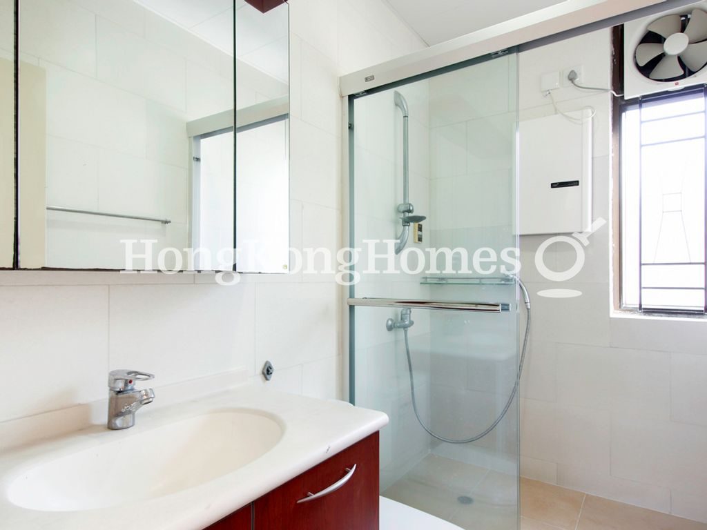 Guest Bathroom — Yuk Sing Building, Happy Valley