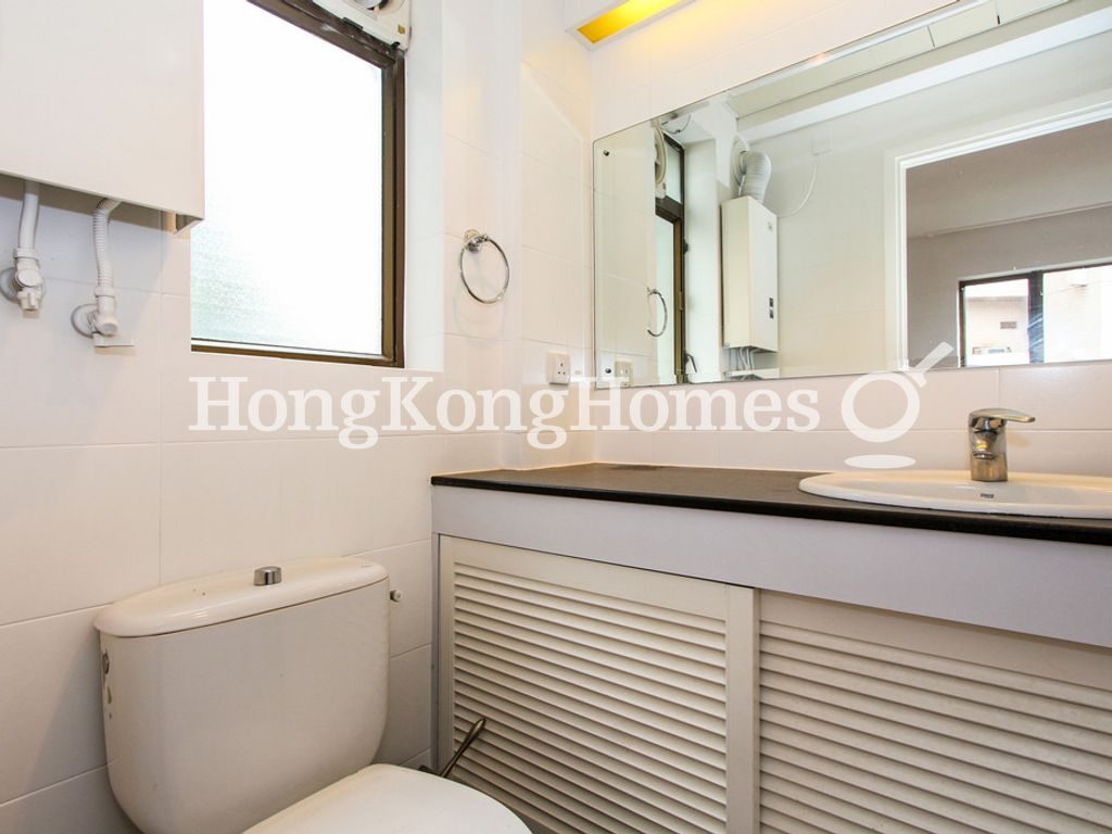 Master Bathroom — Beau Cloud Mansion, Mid-levels Central