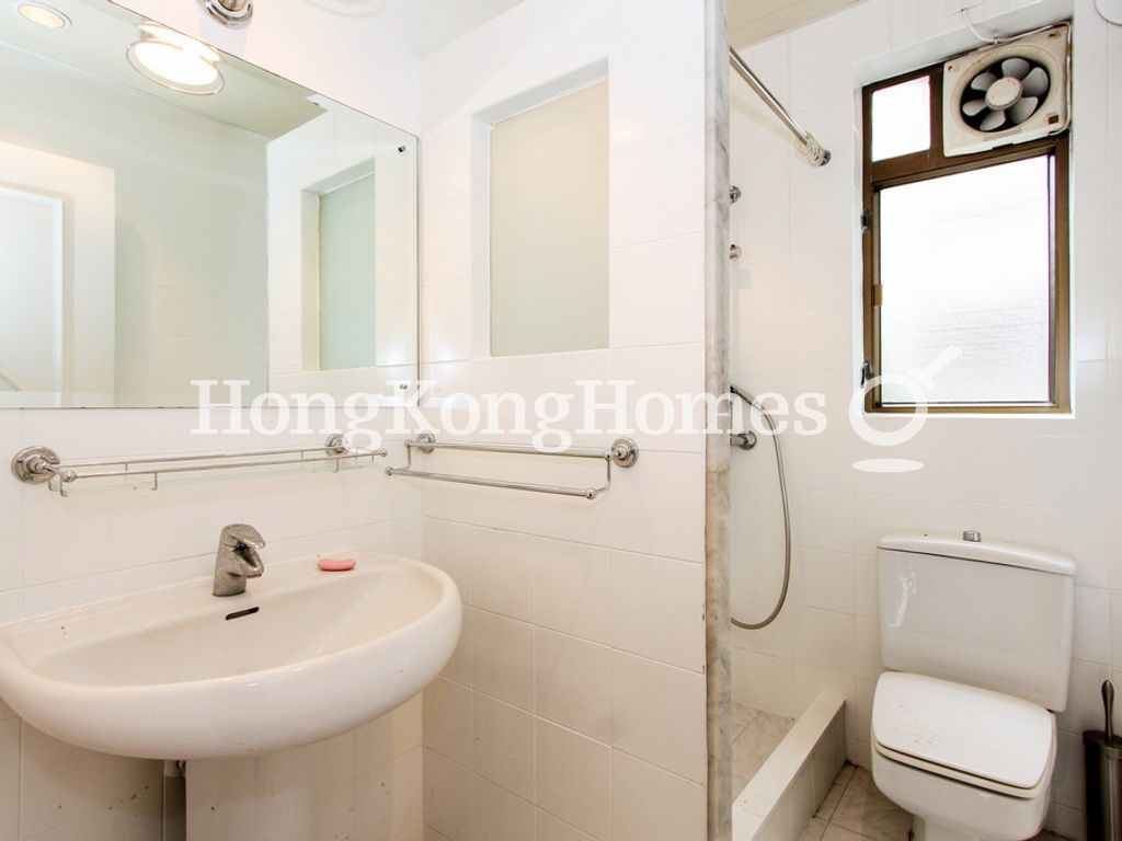 Guest Bathroom — Beau Cloud Mansion, Mid-levels Central