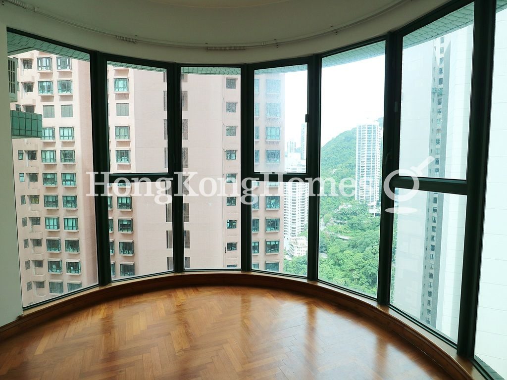 Hillsborough Court - Block 01