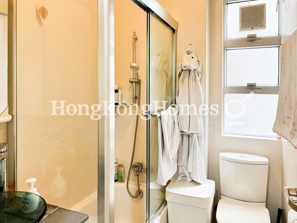 Master Bathroom — Realty Gardens - London Court, Mid-levels West
