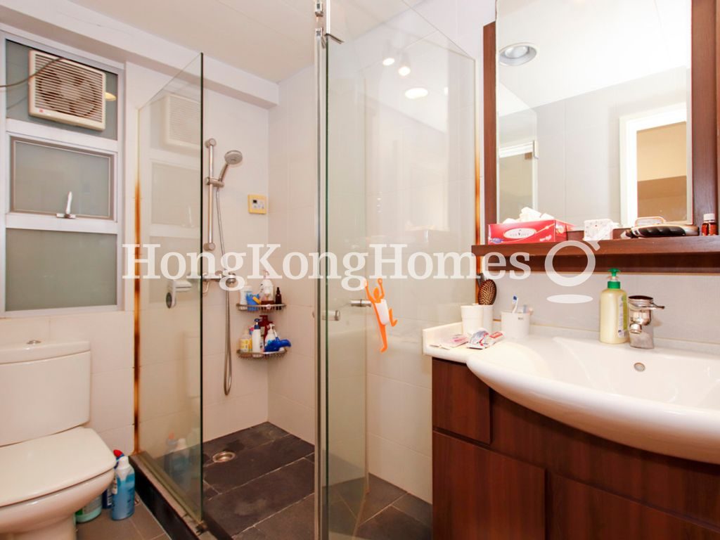 Master Bathroom — Realty Gardens - Rome Court, Mid-levels West