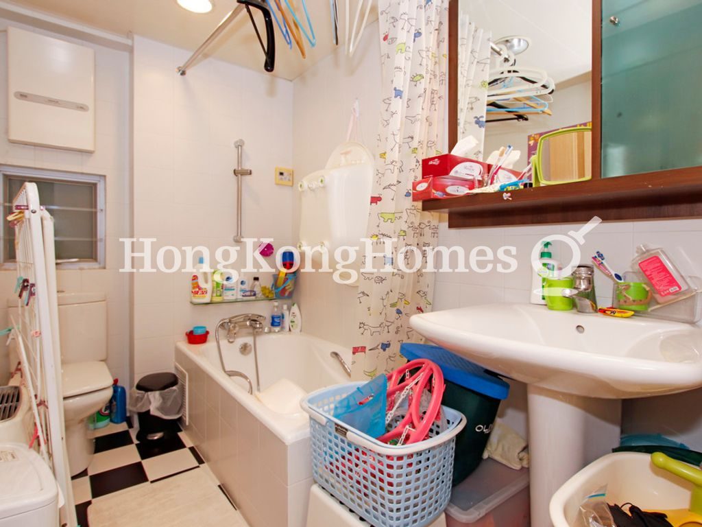 Guest Bathroom — Realty Gardens - Rome Court, Mid-levels West