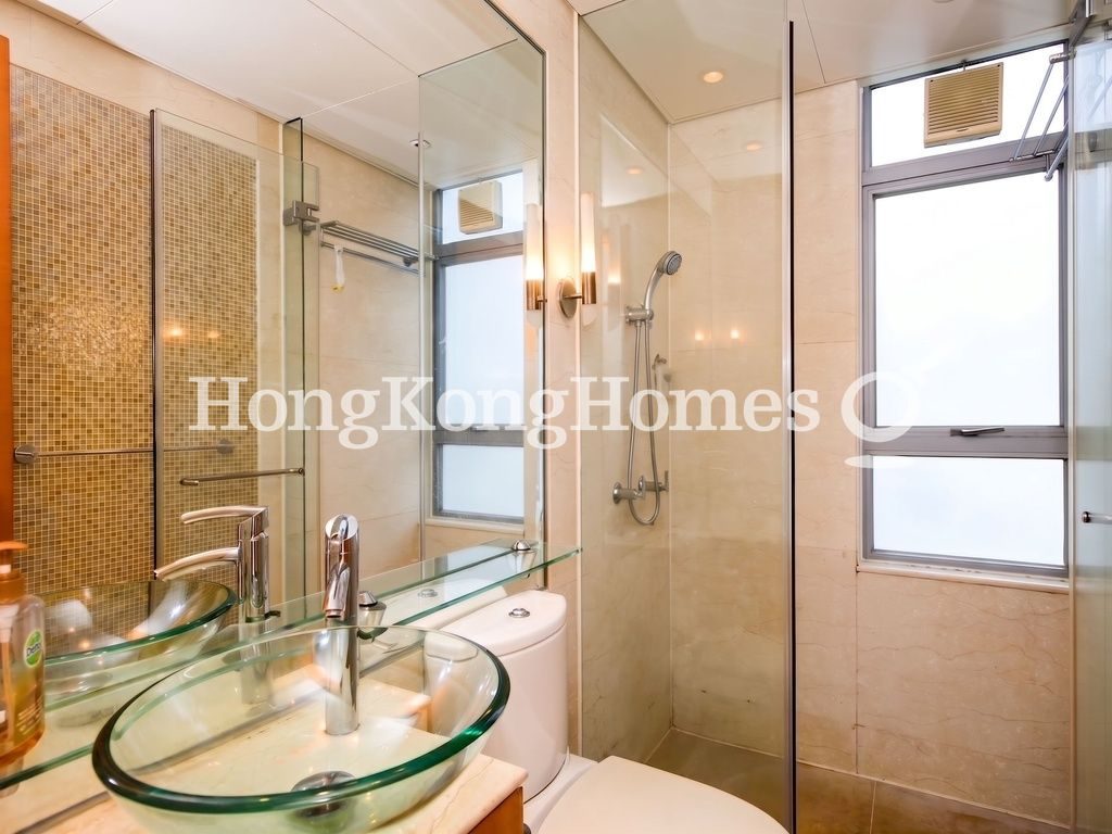Guest Bathroom — Residence Bel-air - Phase 04, Peak Tower 09, Pokfulam