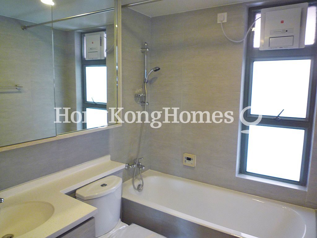 Master Bathroom — Sky Horizon - Block 02, North Point Hill