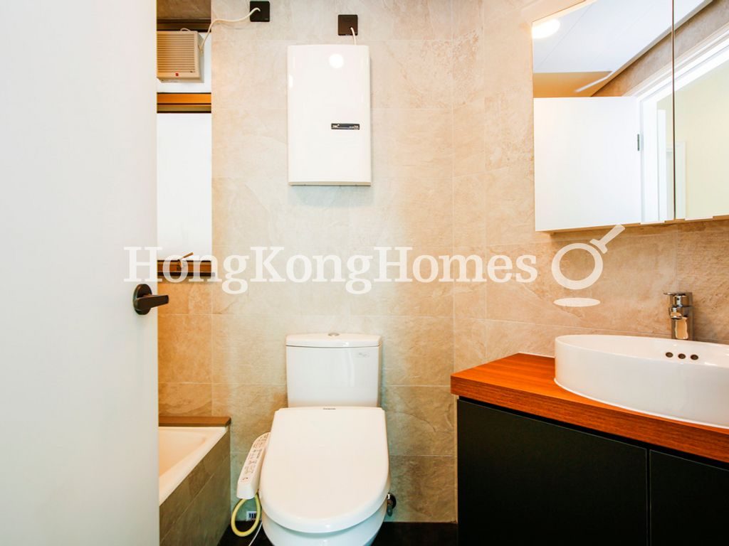 Master Bathroom — Sorrento Tower - 5, Tsim Sha Tsui