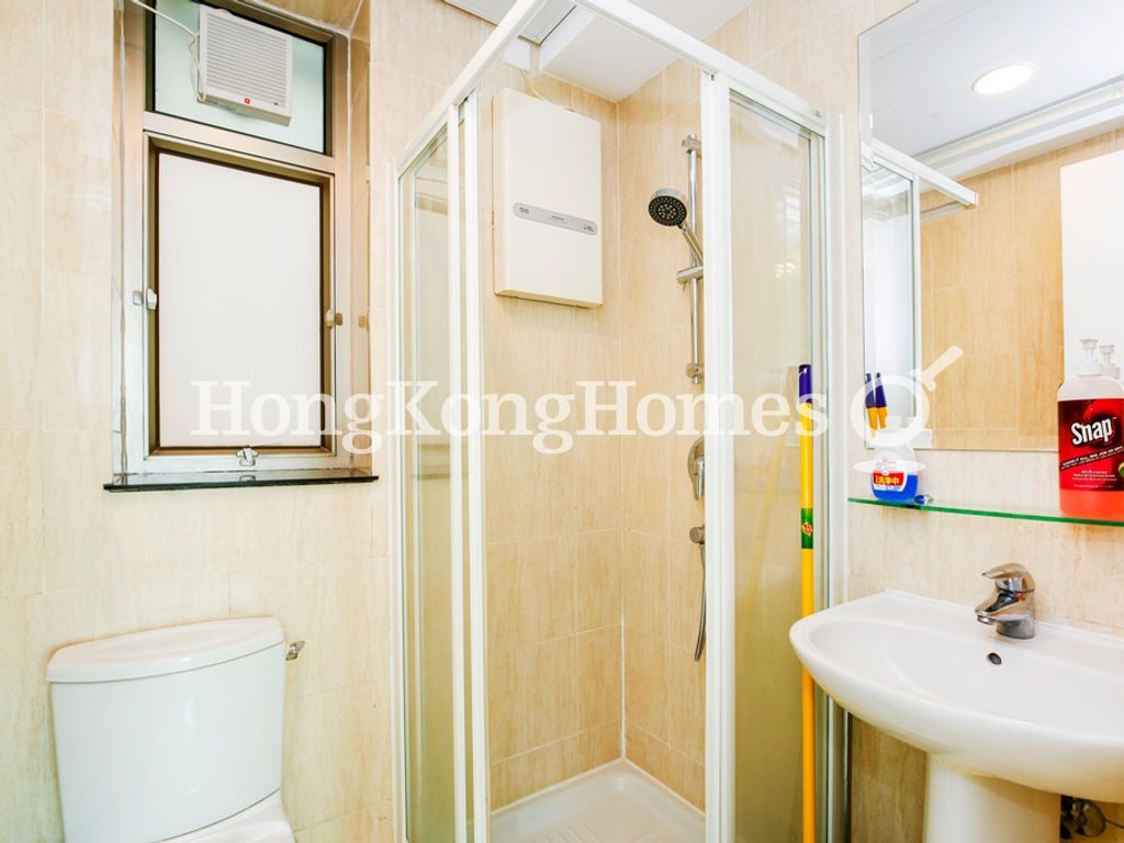 Guest Bathroom — Sorrento Tower - 5, Tsim Sha Tsui