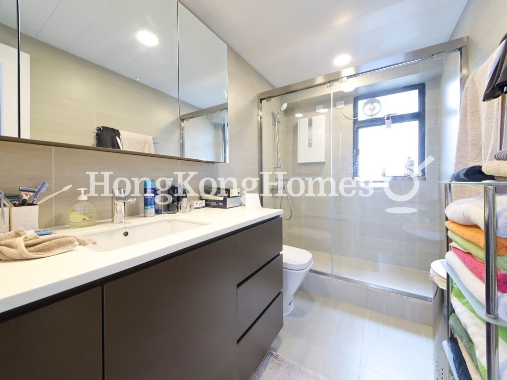 Master Bathroom — The Grand Panorama III, Mid-levels West