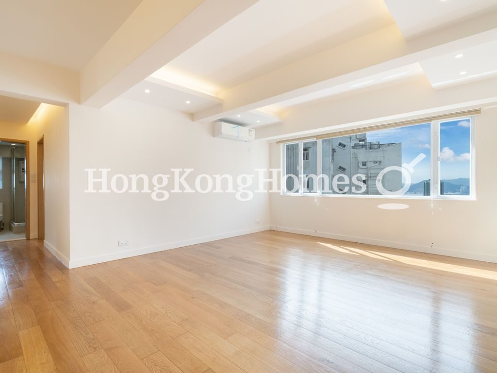 Living and Dining Room — Yue Yan Mansion - Block D, Pokfulam