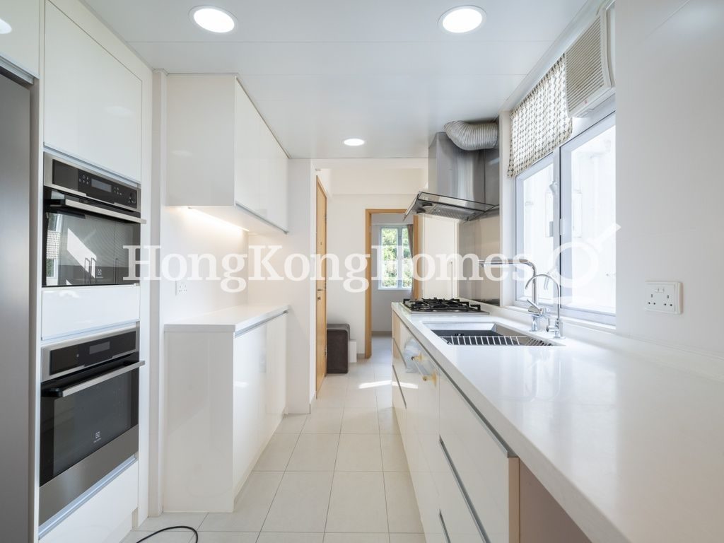 Kitchen — Yue Yan Mansion - Block D, Pokfulam