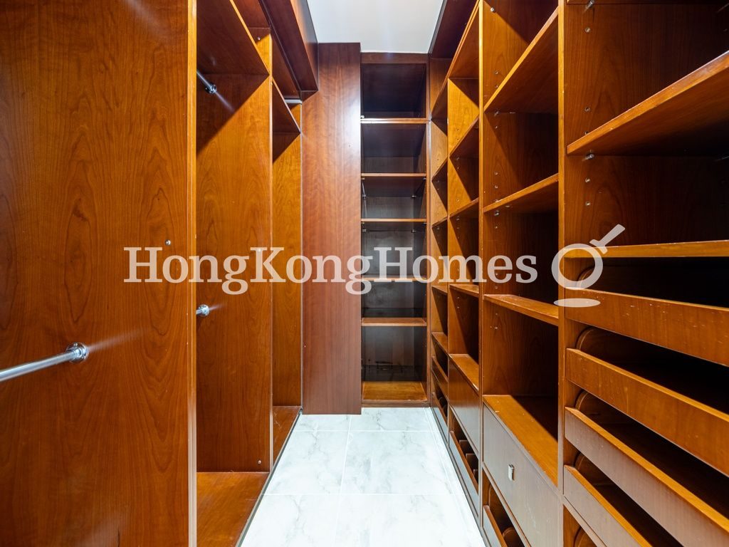 Walk In from Master Bedroom — Baguio Villa - Block 24, Pokfulam