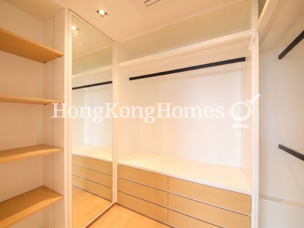 Walk-in Closet in Master Bedroom — Island Garden, Shau Kei Wan