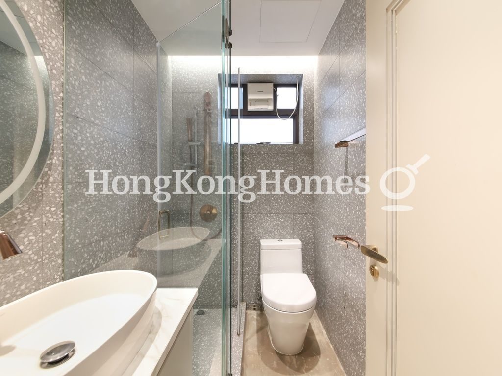 Guest Bathroom — Skyline Mansion - Block 01, Mid-levels West