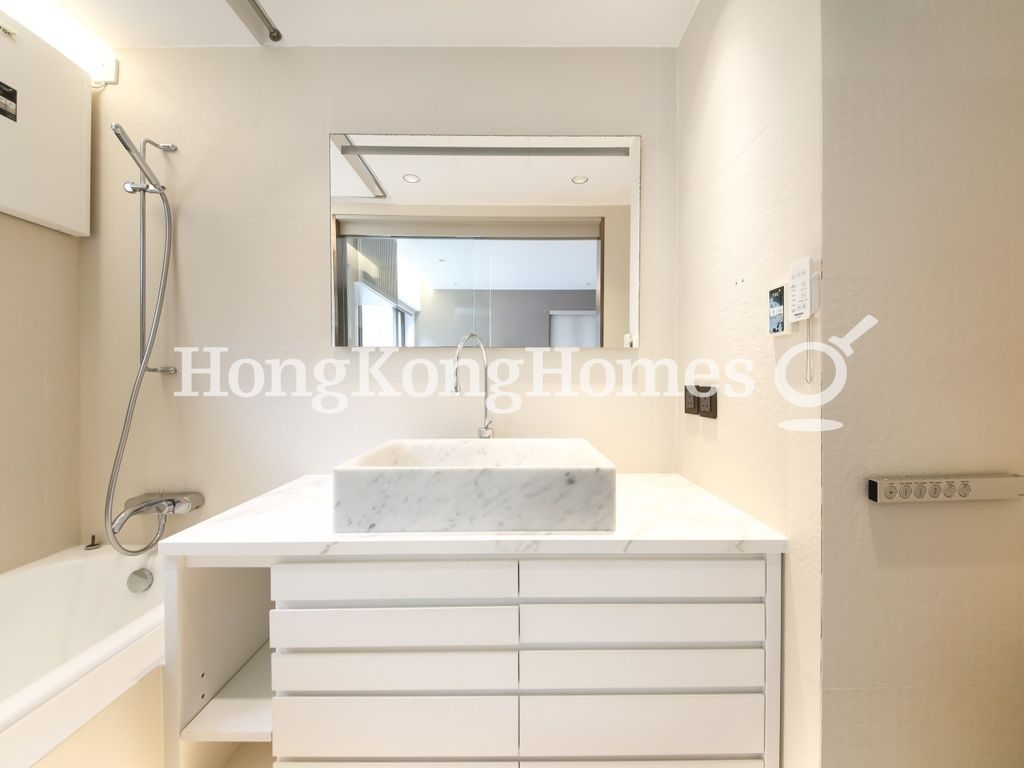 Master Bathroom — Skyline Mansion - Block 01, Mid-levels West
