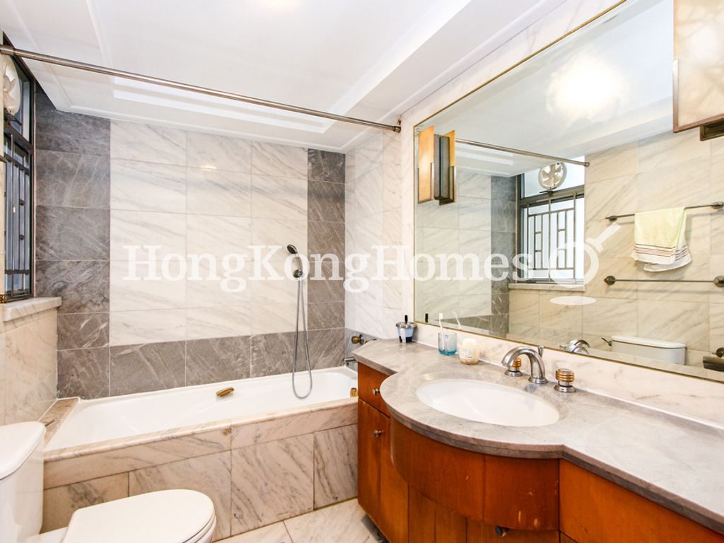 Master Bathroom — The Waterfront - Block 03, Tsim Sha Tsui