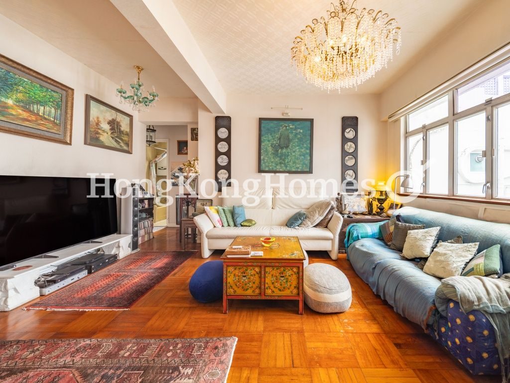 Living and Dining Room — Yue Yan Mansion - Block B, Pokfulam
