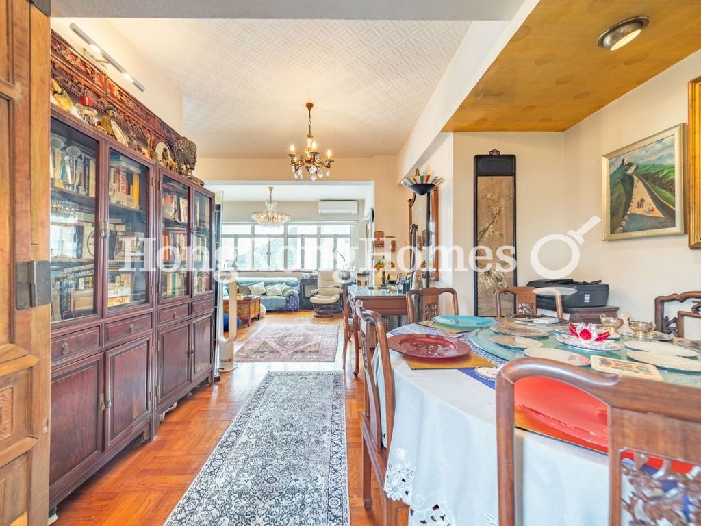 Living and Dining Room — Yue Yan Mansion - Block B, Pokfulam