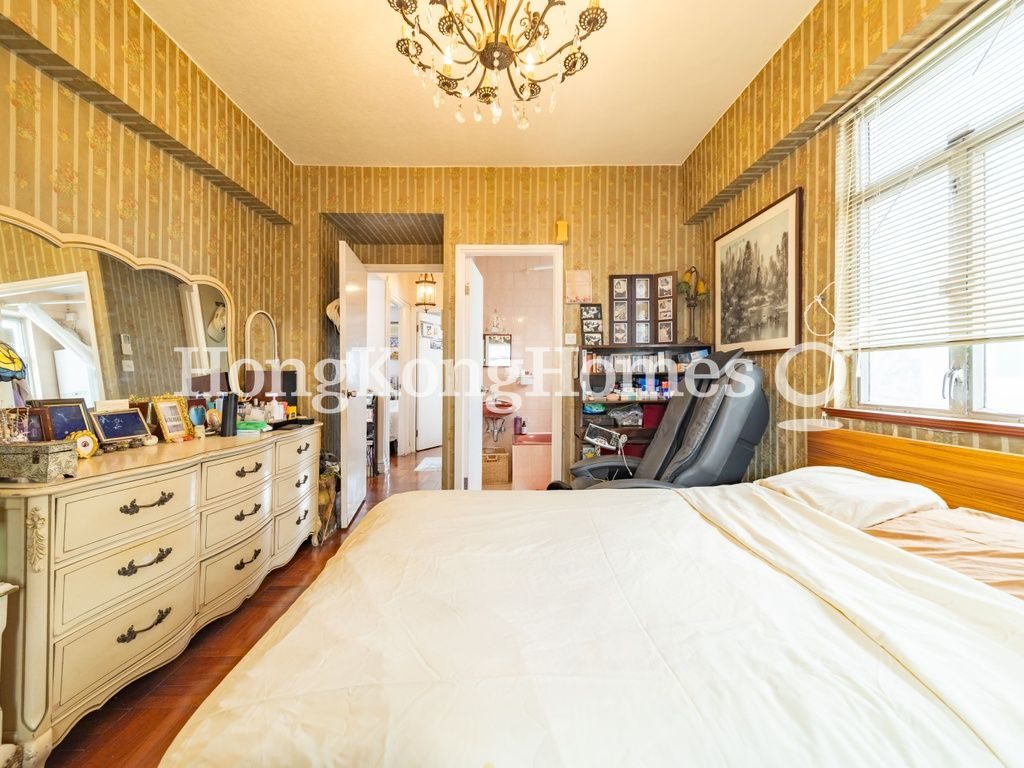Master Bedroom — Yue Yan Mansion - Block B, Pokfulam