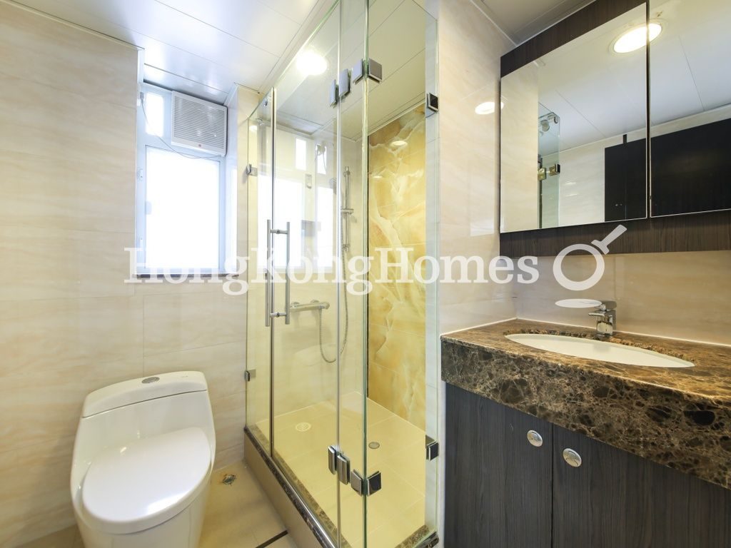 Guest Bathroom — Alpine Court, Mid-levels West