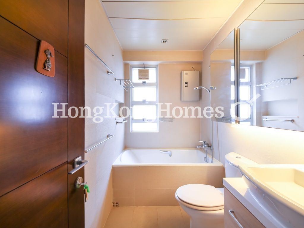 Guest Bathroom — Elegant Garden, Mid-levels West