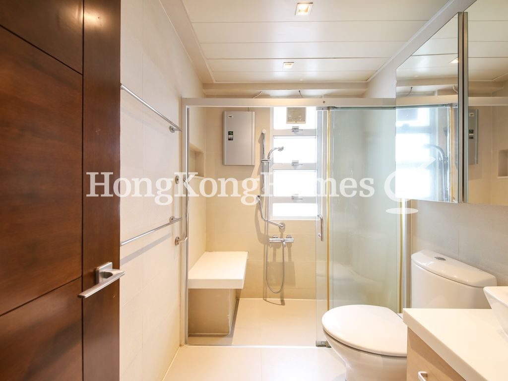 Master Bathroom — Elegant Garden, Mid-levels West