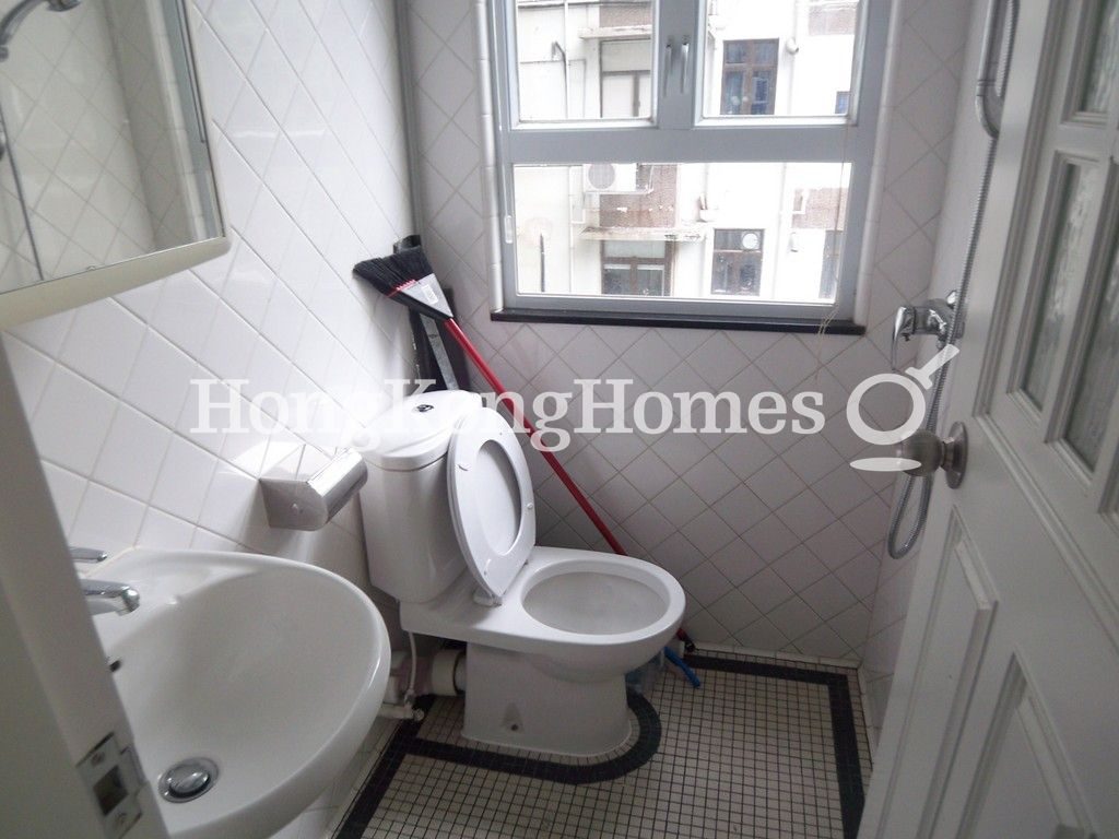 Maid's Toilet — Ewan Court, Mid-levels East