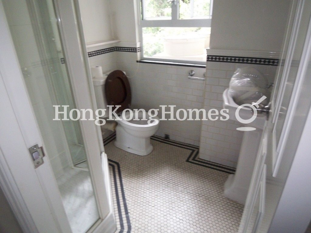 Guest Bathroom — Ewan Court, Mid-levels East