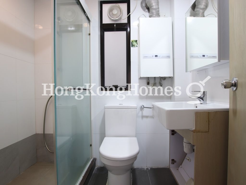 Guest Bathroom — Fujiya Mansion, Mid-levels East