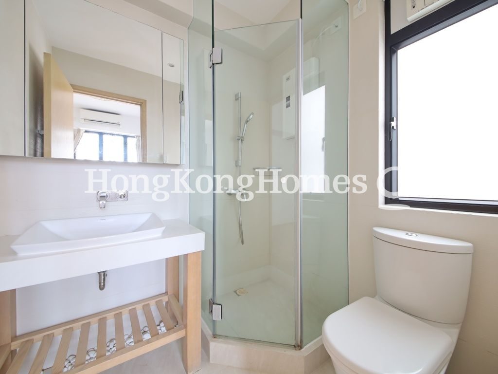 Second Ensuite Bathroom — Peace Court, Mid-levels West