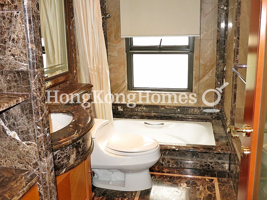 Master Bathroom — Po Shan Road, 1 - Block 03, Mid-levels West