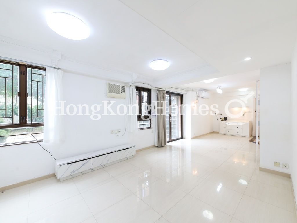 Living and Dining Room — Parc Oasis - Phase 02, Tower 01, Kowloon Tong