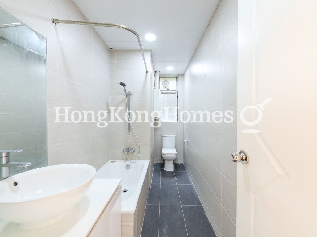 Guest Bathroom — Sea and Sky Court, Stanley
