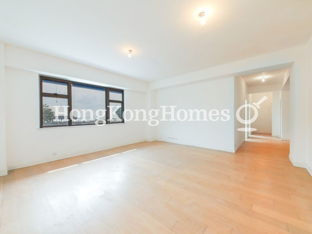 Living and Dining Room — Sea and Sky Court, Stanley