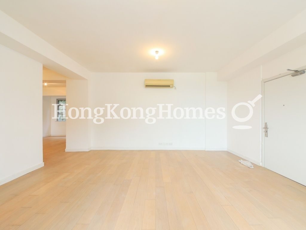 Living and Dining Room — Sea and Sky Court, Stanley