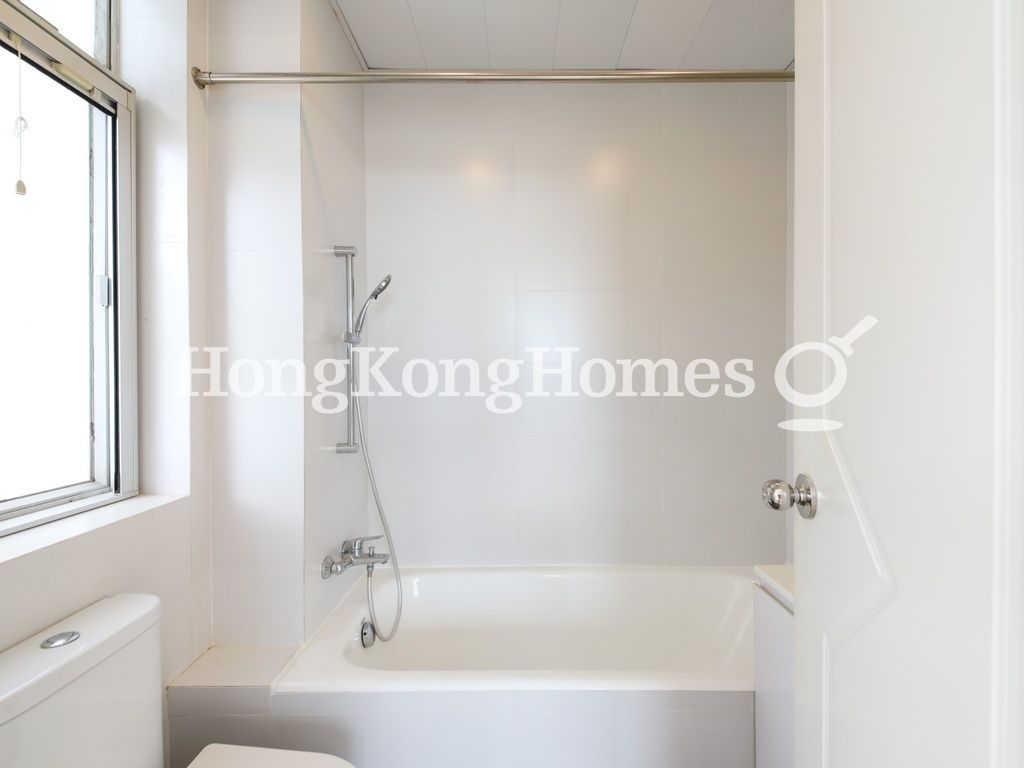 Master Bathroom — Sea and Sky Court, Stanley