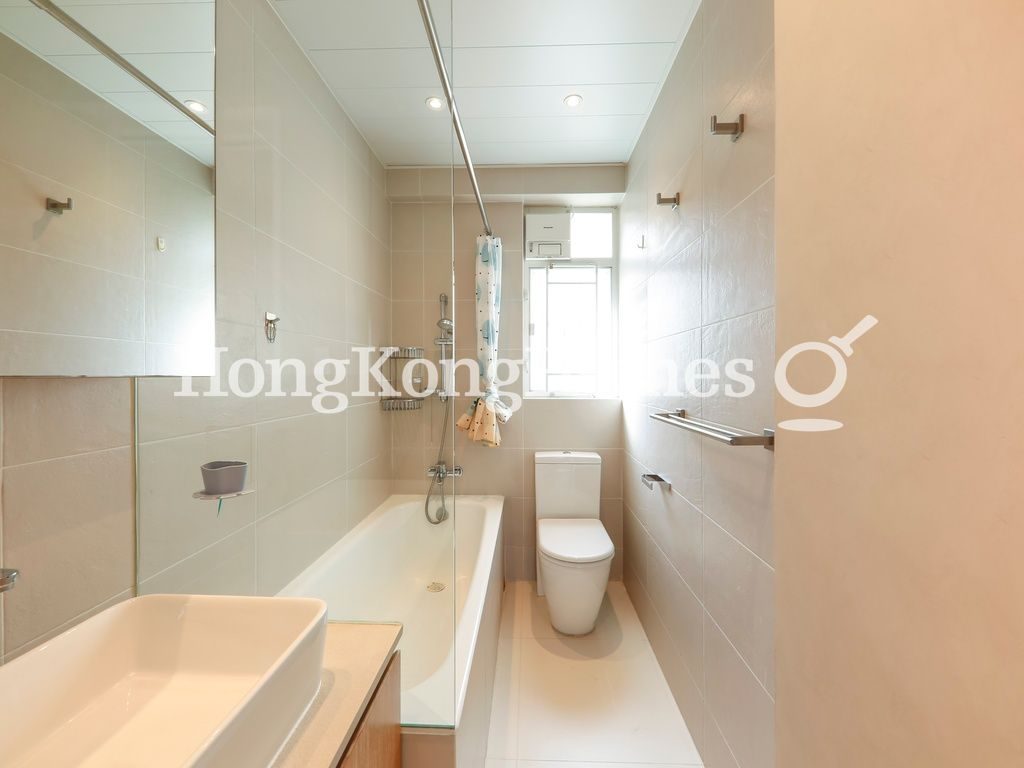 Guest Bathroom — Camelot Height, Mid-levels East