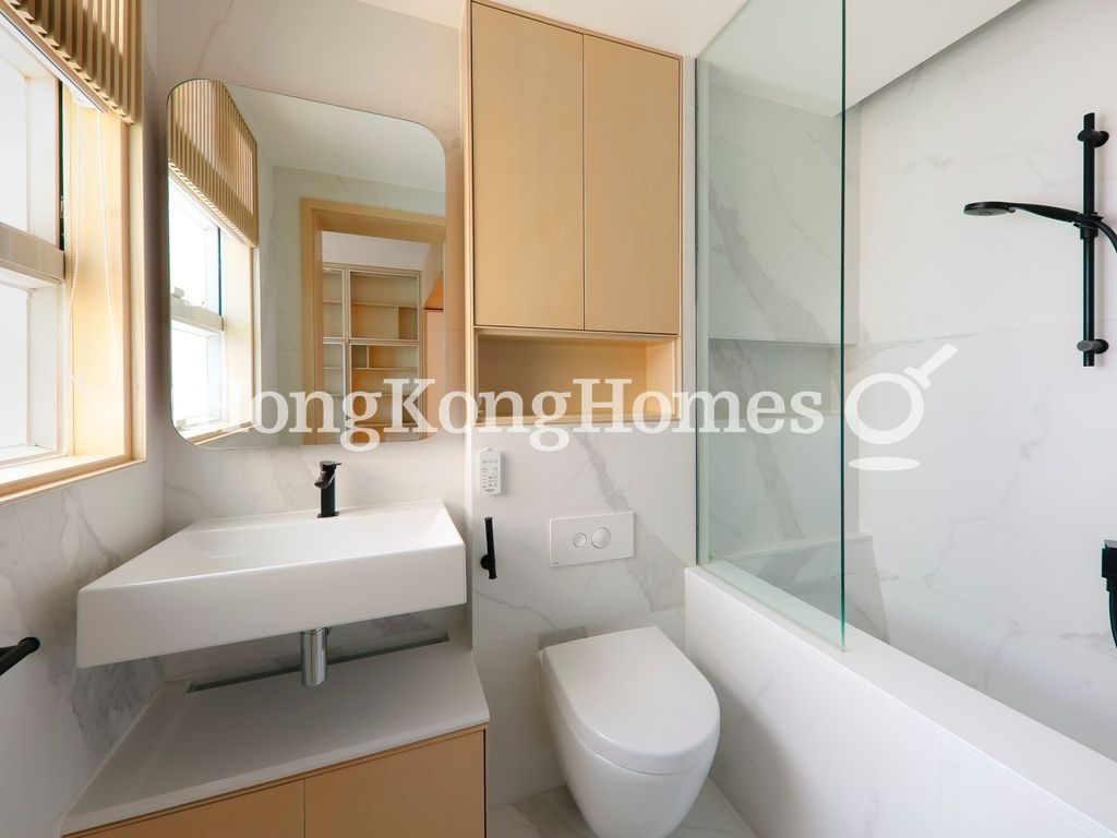 Master Bathroom — Camelot Height, Mid-levels East