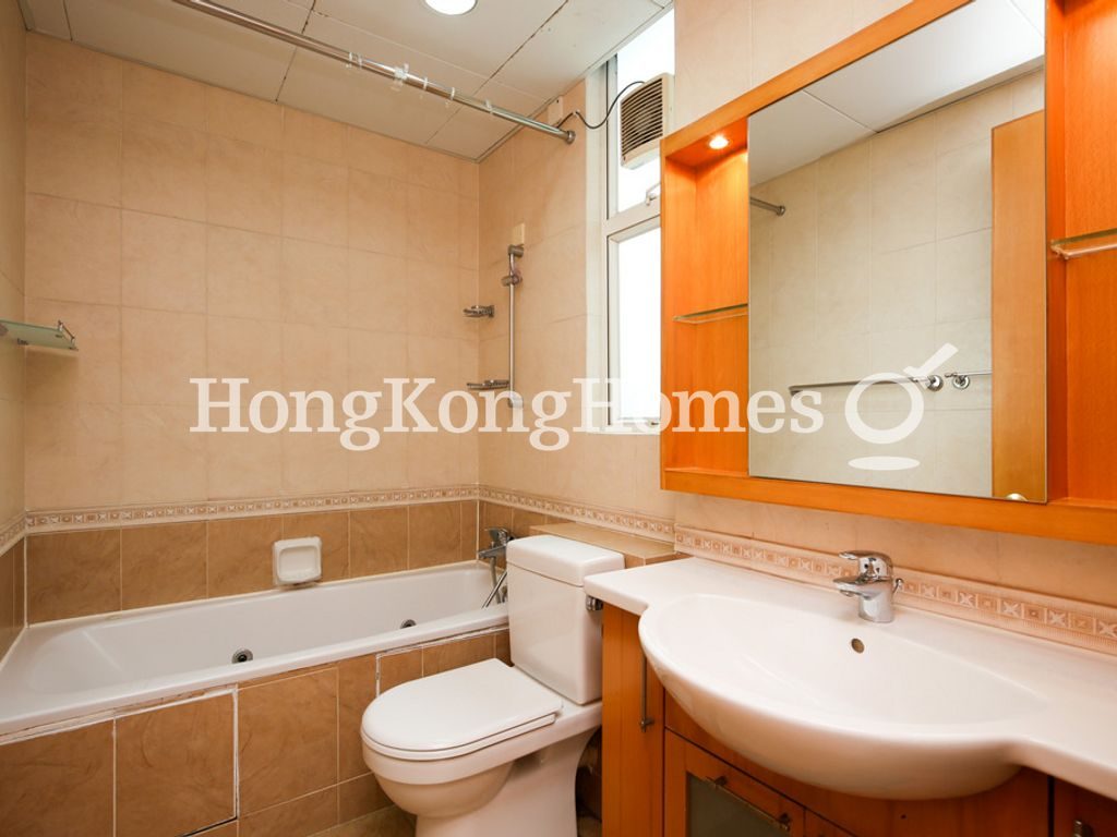 Master Bathroom — Costa Bello - Block  10-11, Sai Kung