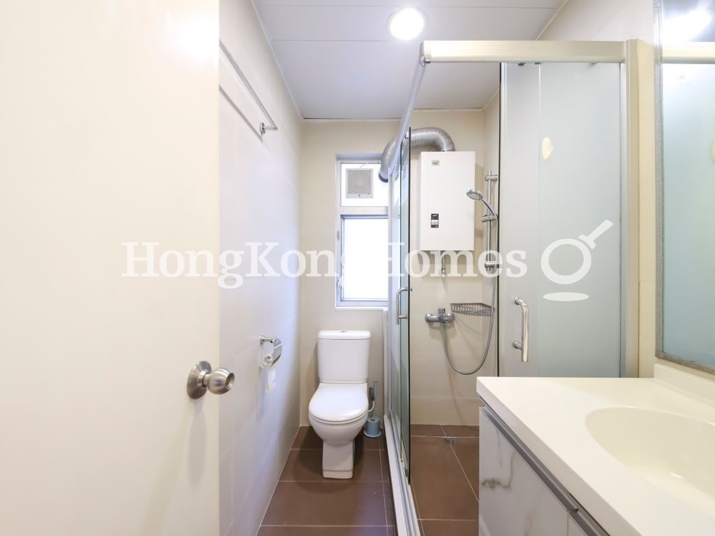 Guest Bathroom — Belle House, Causeway Bay