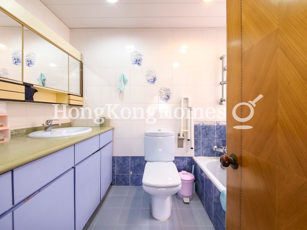 Master Bathroom — La Clare Mansion - Block B, Pokfulam