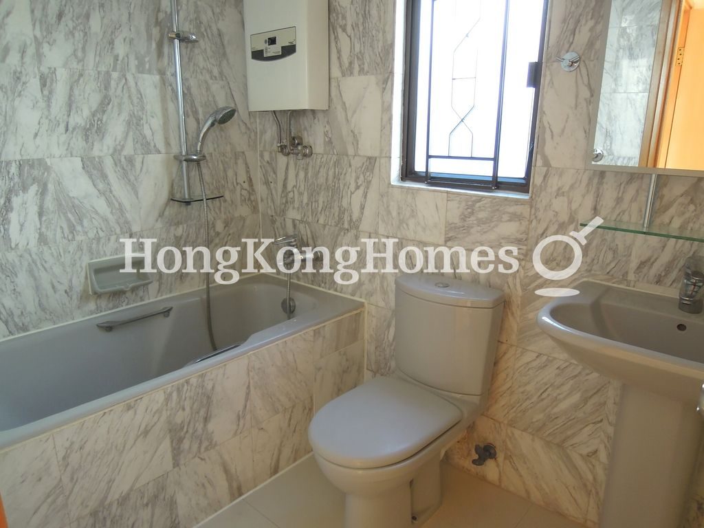 Master Bathroom — Parc Oasis - Phase 03, Tower 15, Kowloon Tong