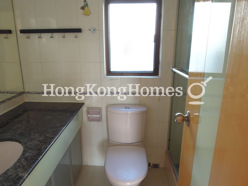 Guest Bathroom — Parc Oasis - Phase 03, Tower 15, Kowloon Tong