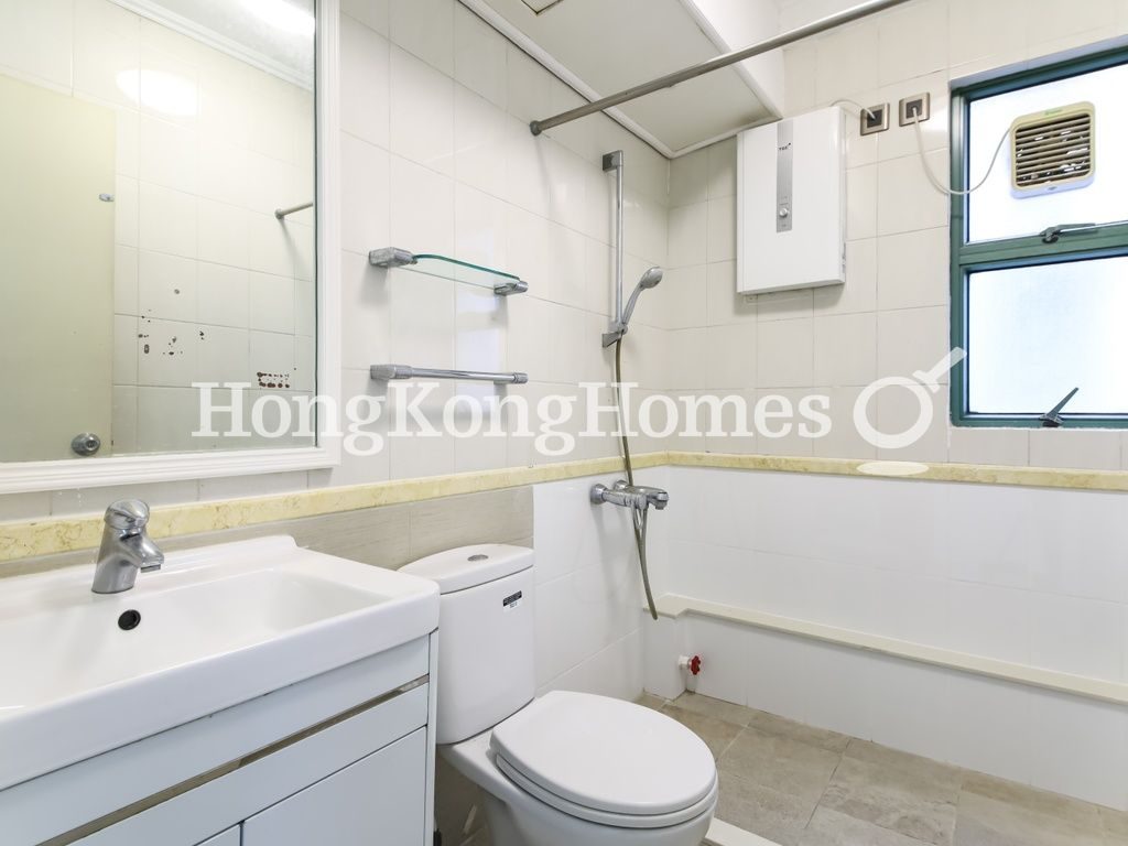 Guest Bathroom — Robinson Place - Block 02, Mid-levels West
