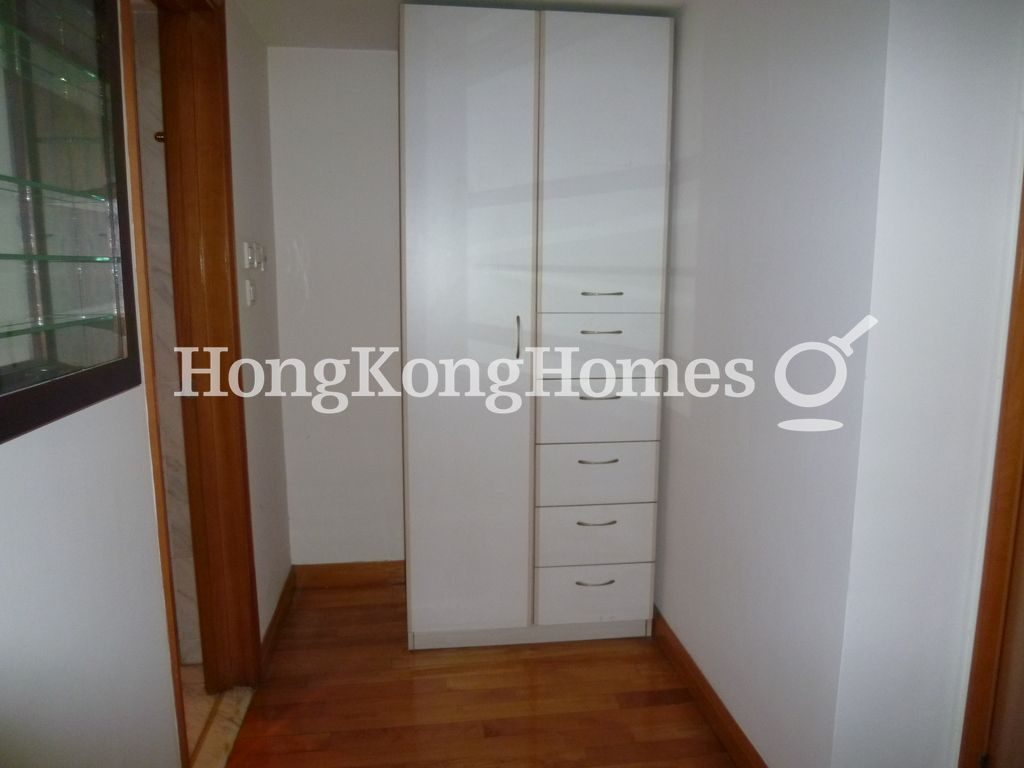 Wardrobe in Master Bedroom — The Waterfront - Block 03, Tsim Sha Tsui