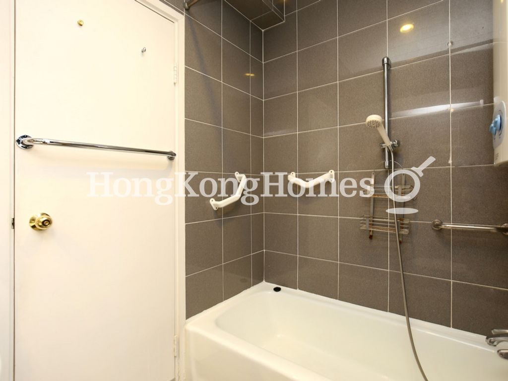 Guest Bathroom — Scenic Heights - Block 02, Mid-levels West